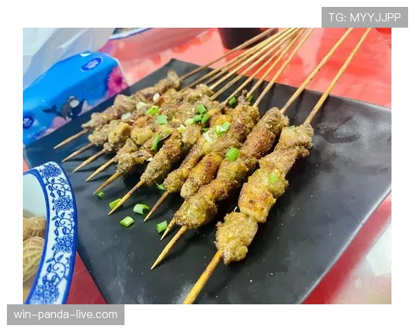 傅海峰这生活节奏，训练完还在老家摆摊卖烧烤？真的假的啊