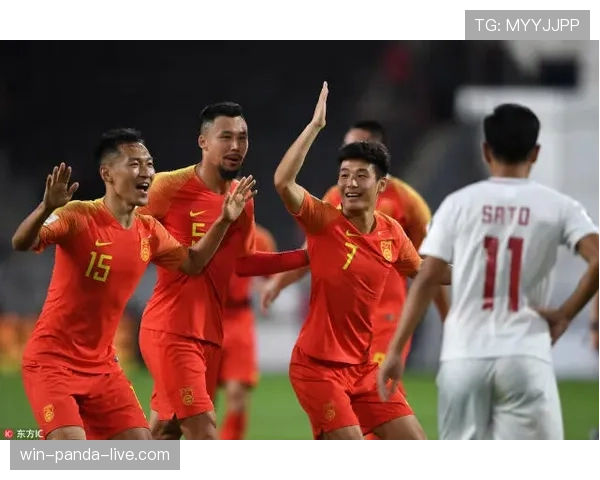 卡瓦哈尔与阿诺德的边卫角色分化：从防守稳固到进攻驱动的战术演变